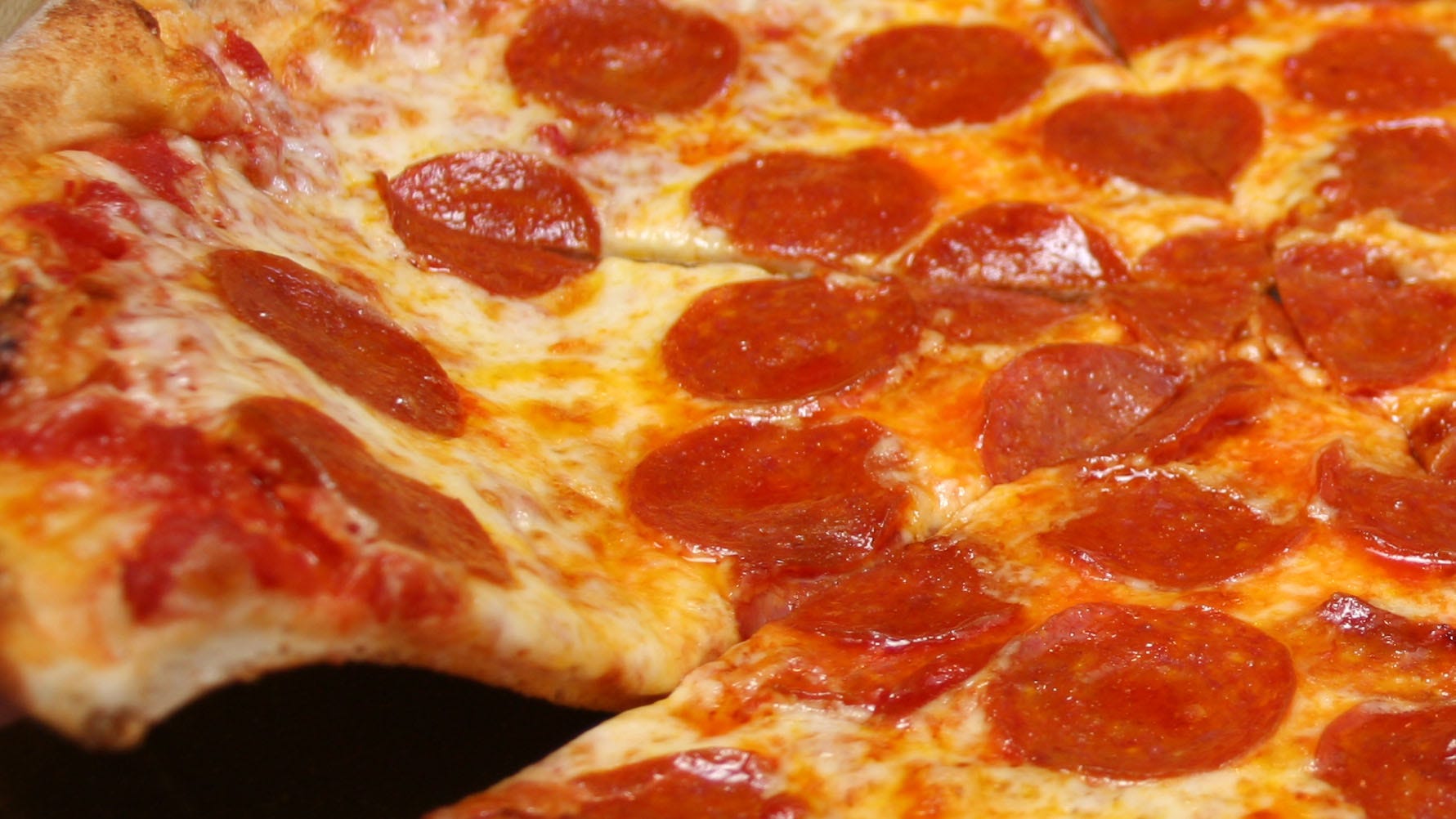 Pennsylvania man holds hostage pizza delivery driver who forgot his drink: police