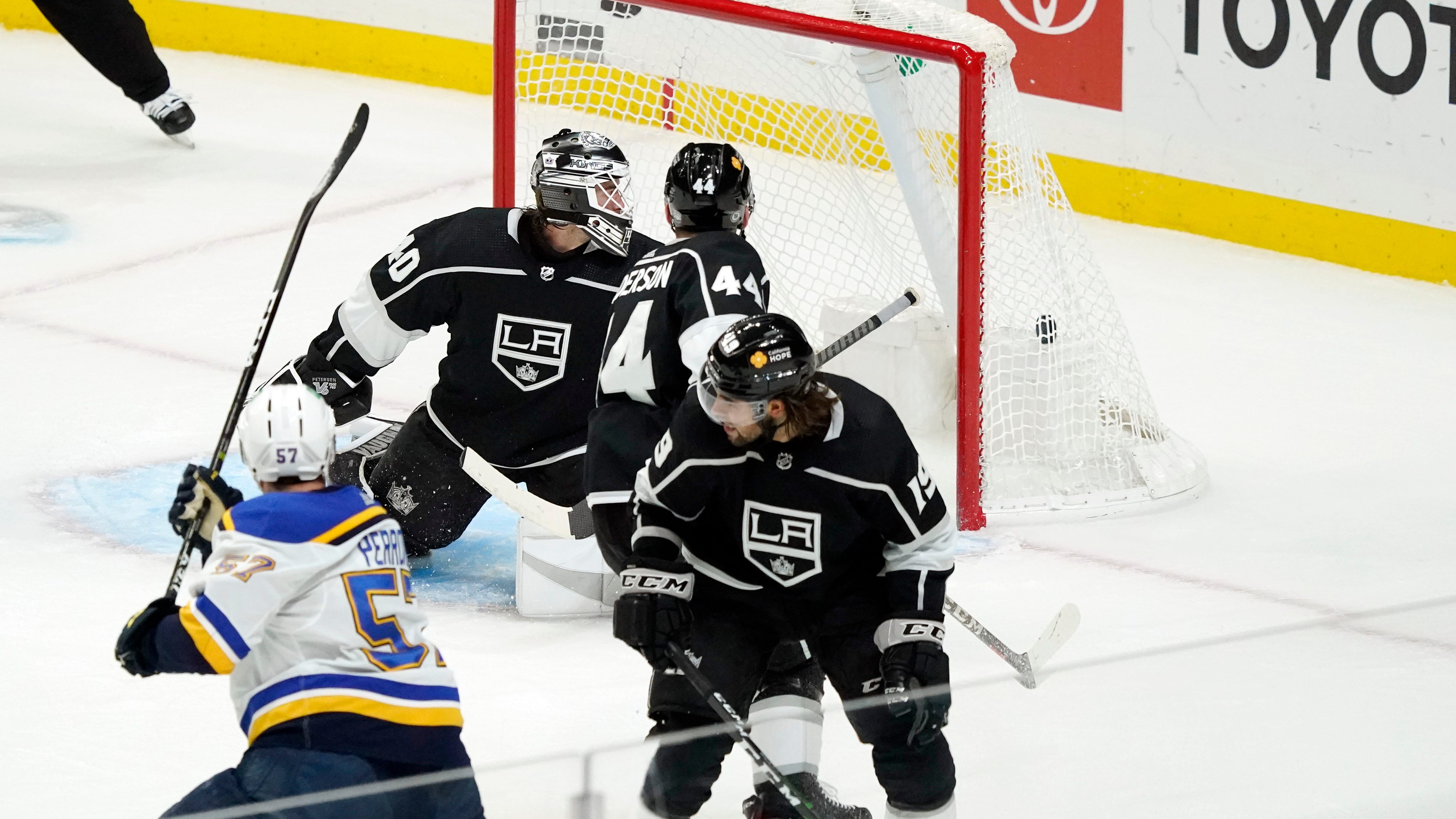 Blues rally for 3-2 win over Kings on Hoffman's goal in OT