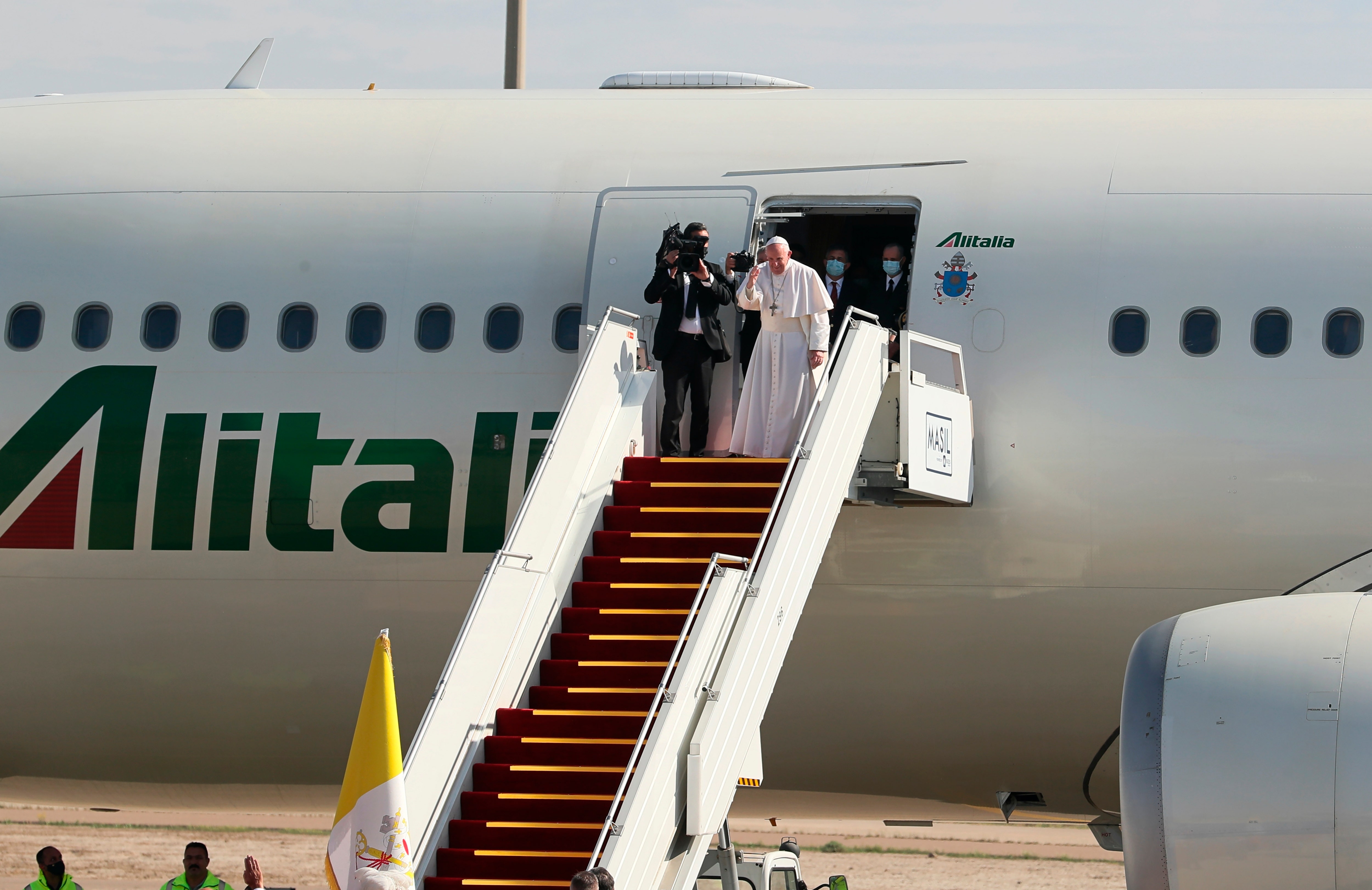 After historic whirlwind visit, Pope leaves Iraq for Rome