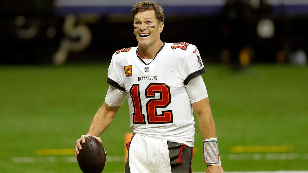 Tom Brady looks comfortable in his first practice at Buccaneers stadium -  The Boston Globe