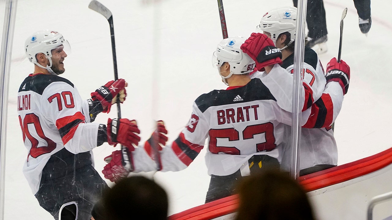 Bratt's overtime winner carries Devils past Penguins, 2-1
