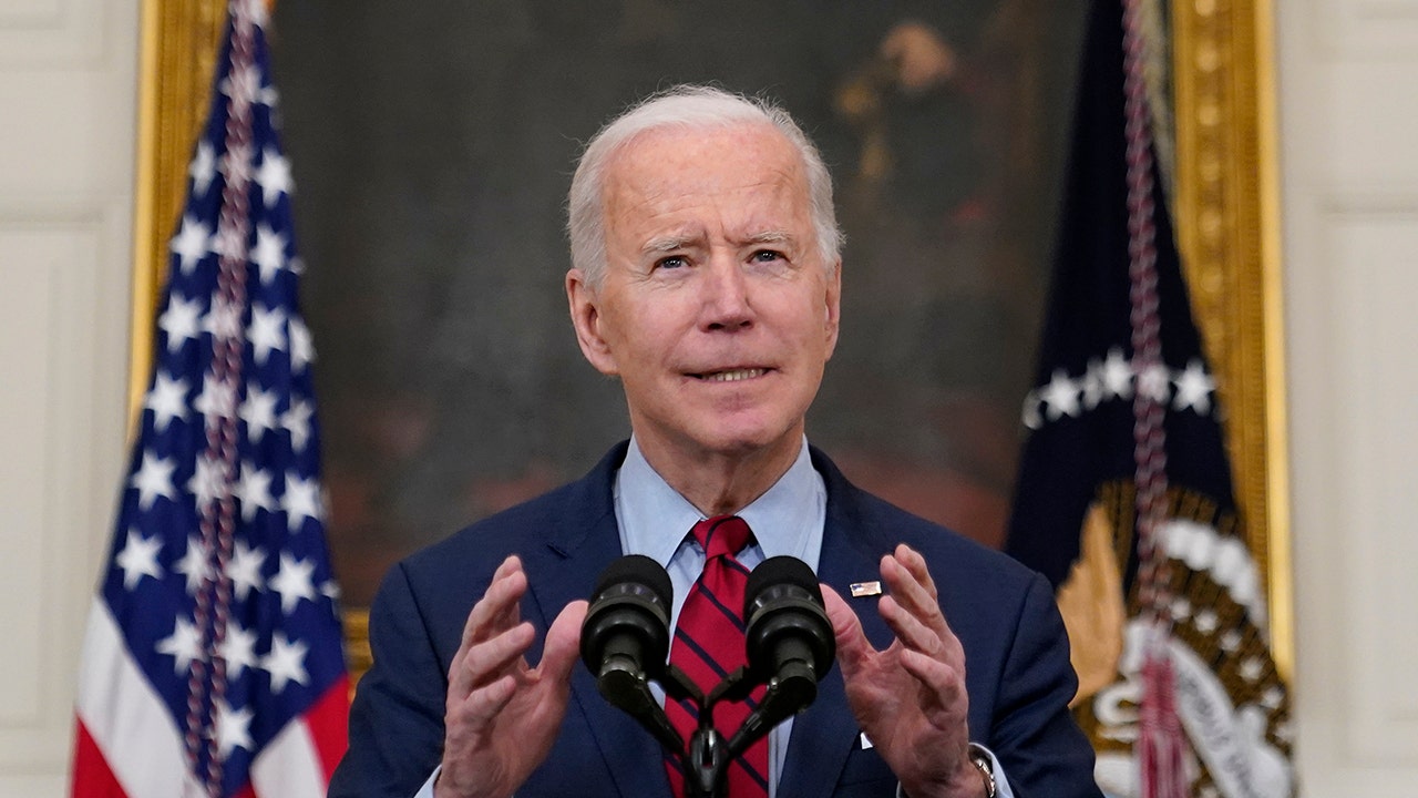 'Bewildering' to see Biden read answers from script at press conference: Fleischer