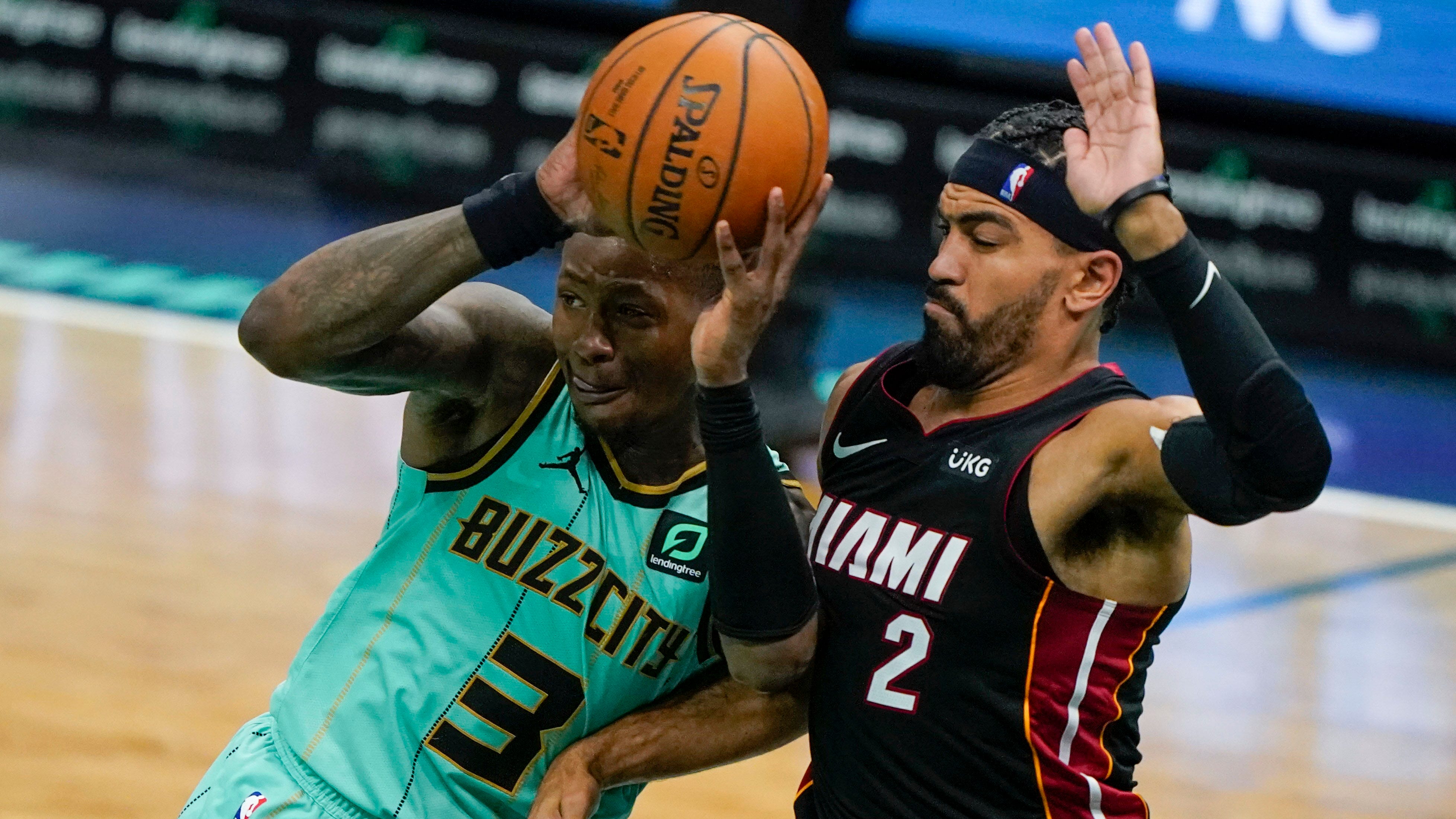 Monk scores 32 as Hornets hold on to beat Heat 110-105
