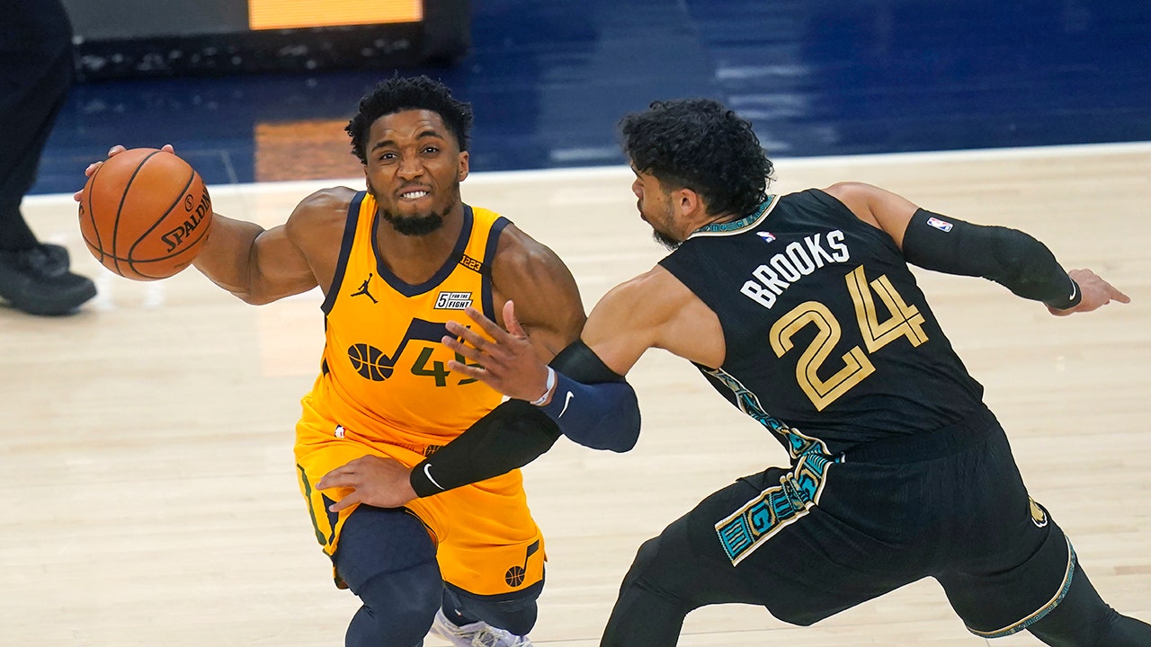Mitchell scores 35, leads Jazz past Grizzlies 126-110