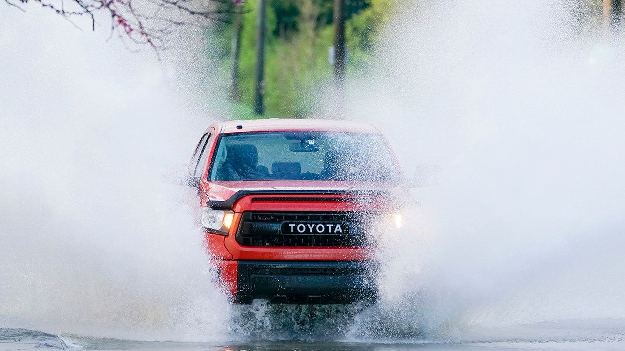 Tennessee residents brace for continued rainfall after record flooding