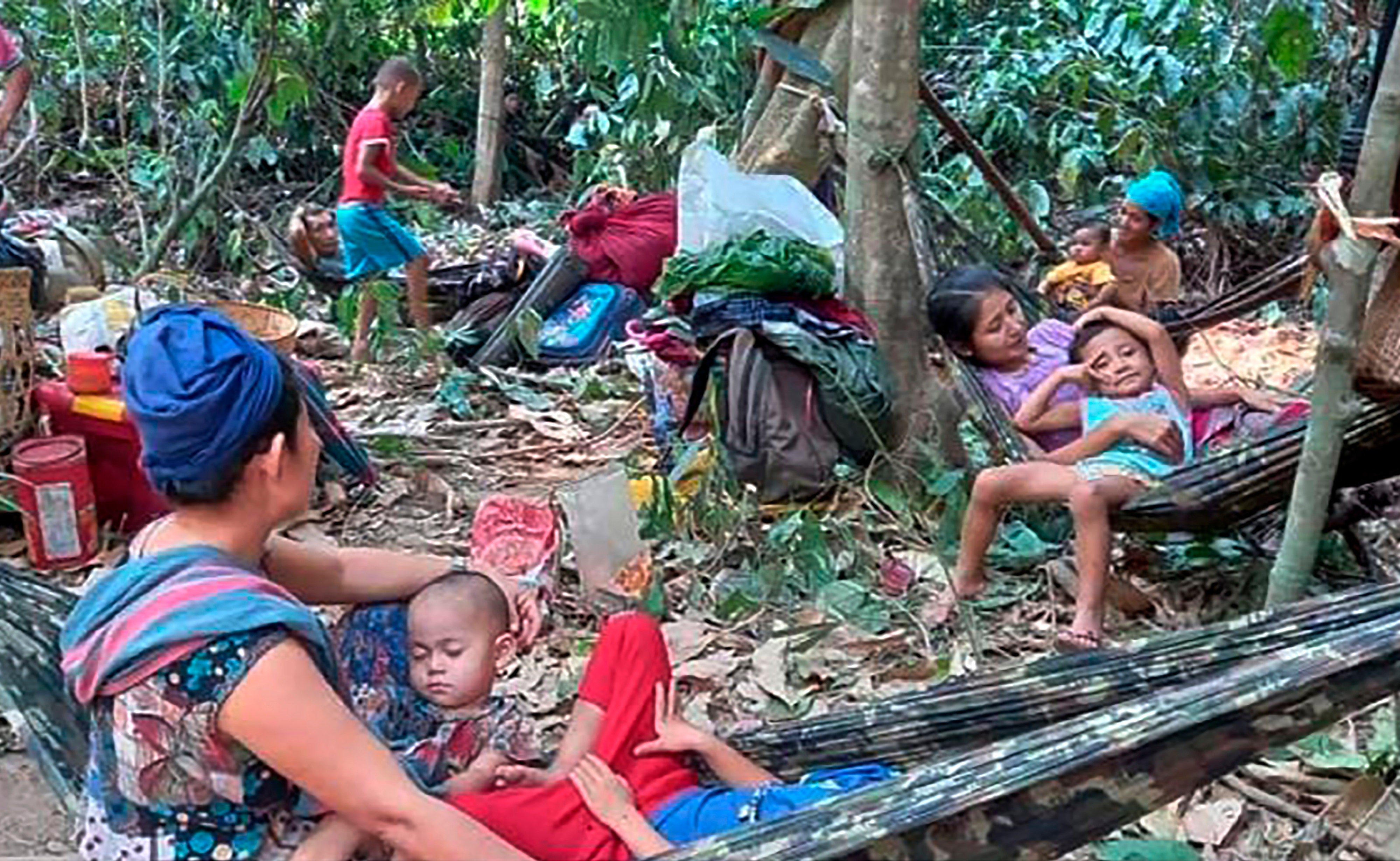 Thousands flee Burma airstrikes, complicating crisis