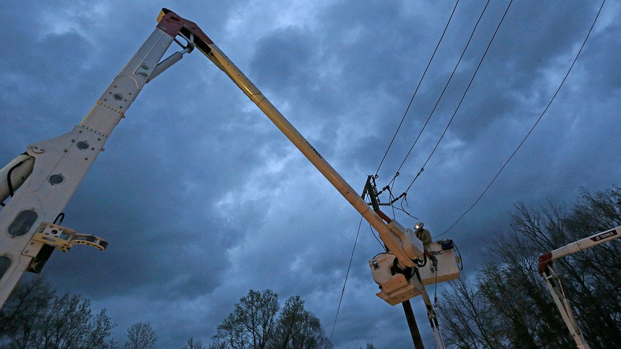Severe weather shifts into Southeast, bringing tornadoes, dangerous storms