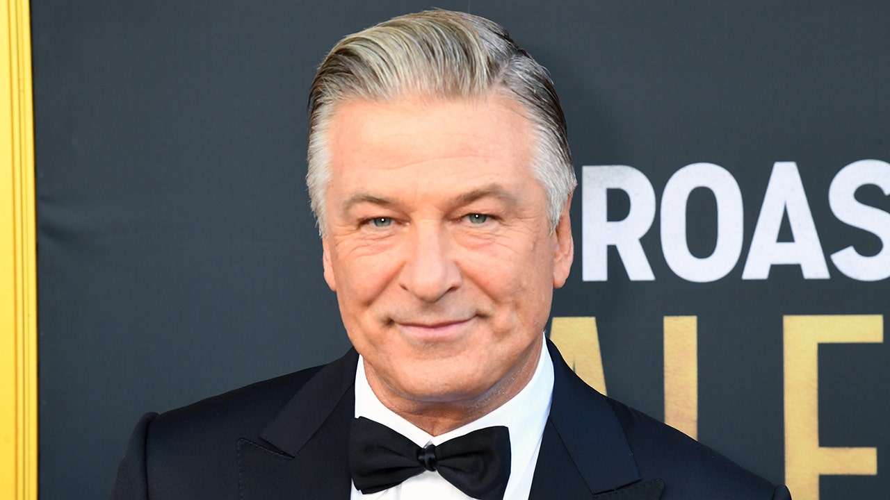 Alec Baldwin deactives Twitter account: 'Onward with Instagram'