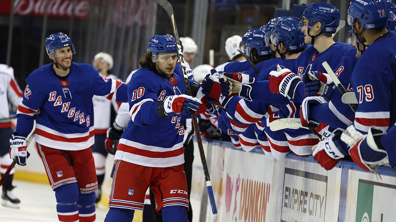 Panarin has goal, 2 assists as Rangers handle Caps 5-2