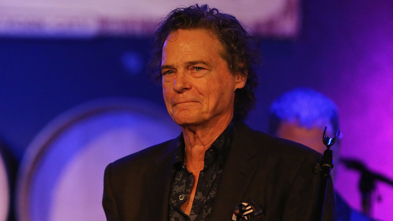 Musician BJ Thomas reveals he was diagnosed with stage 4 lung cancer and is receiving treatment