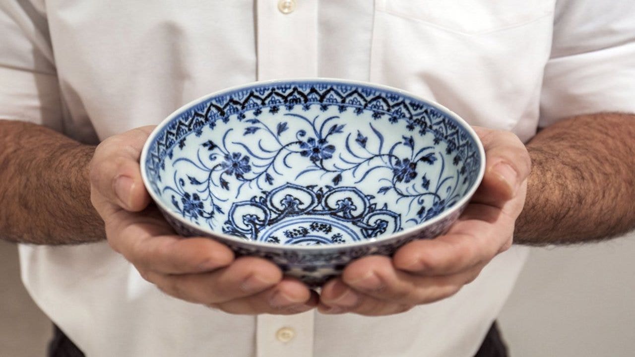 Rare porcelain bowl sold for $35 at yard sale is auctioned off for more than $700G
