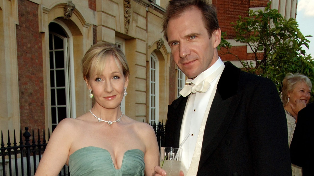 ‘Harry Potter’ actor Ralph Fiennes defends author J.K. Rowling, blasts 'disgusting' verbal abuse
