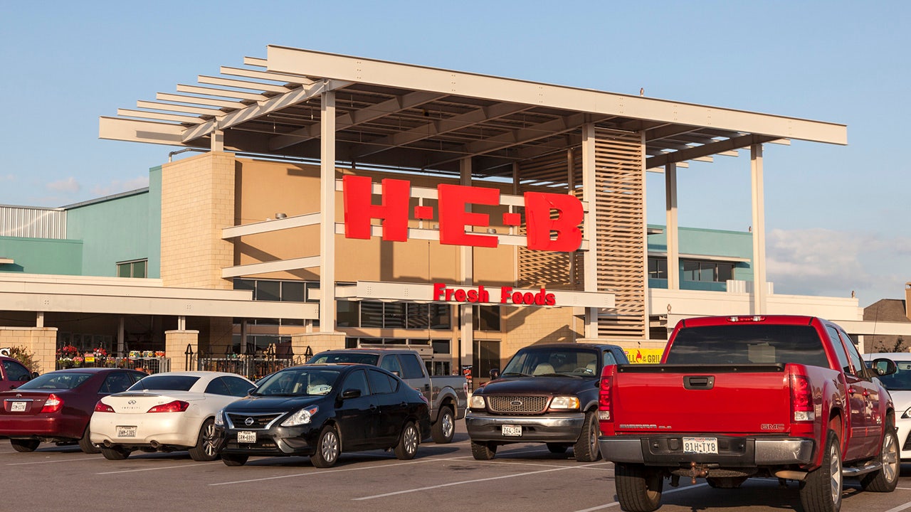 Employees of the supermarket chain HEB in Texas ask that they need masks again