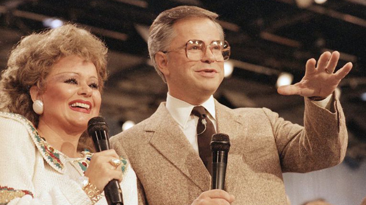 Televangelist Jim Bakker to pay $156,000 in restitution for fake COVID-19 cure