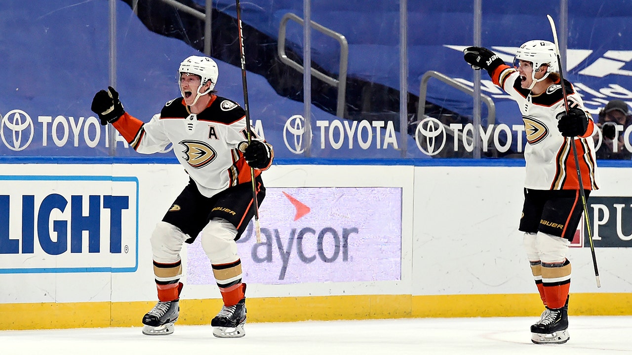 Manson scores in OT to lead Ducks to 3-2 win over Blues