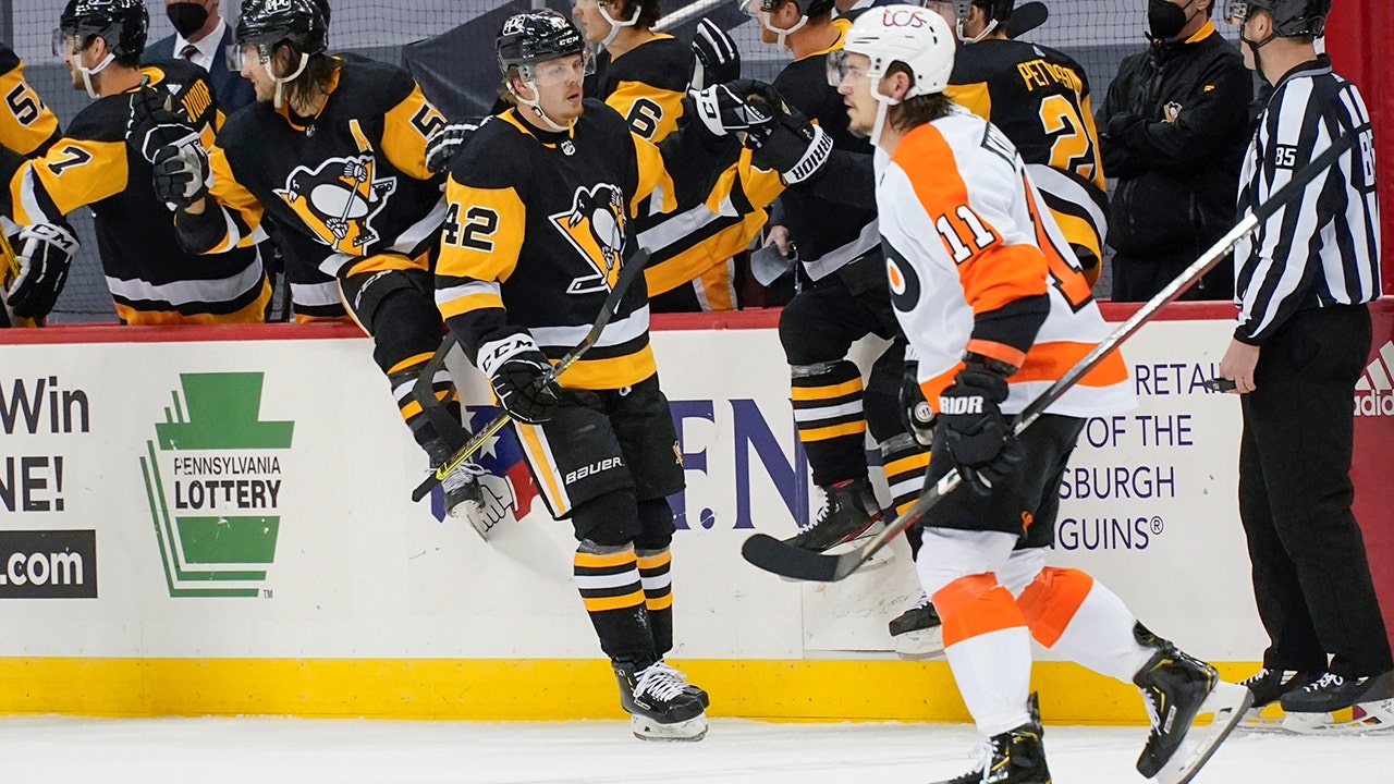 Kapanen scores twice; Pens welcome back fans with 5-2 win