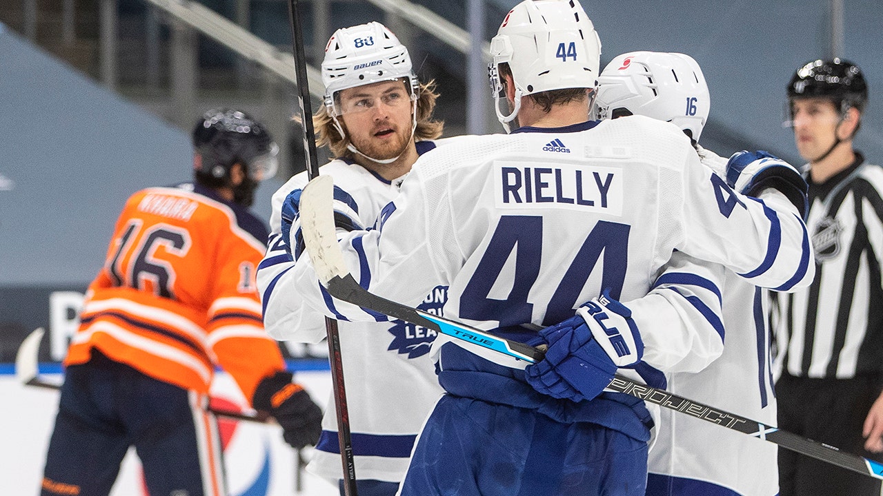 Hutchinson gets 6th shutout, Maple Leafs beat Oilers 3-0