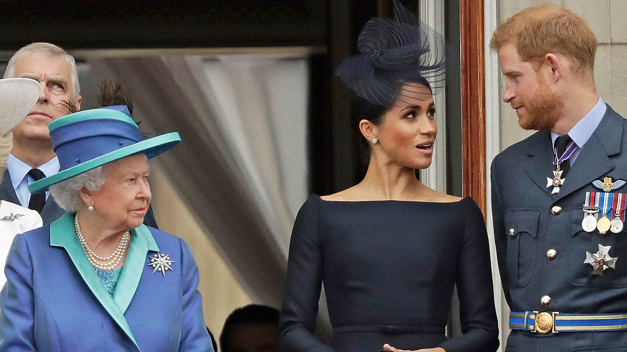 Queen Elizabeth keeps rare photo of Meghan Markle, Prince Harry in Buckingham Palace