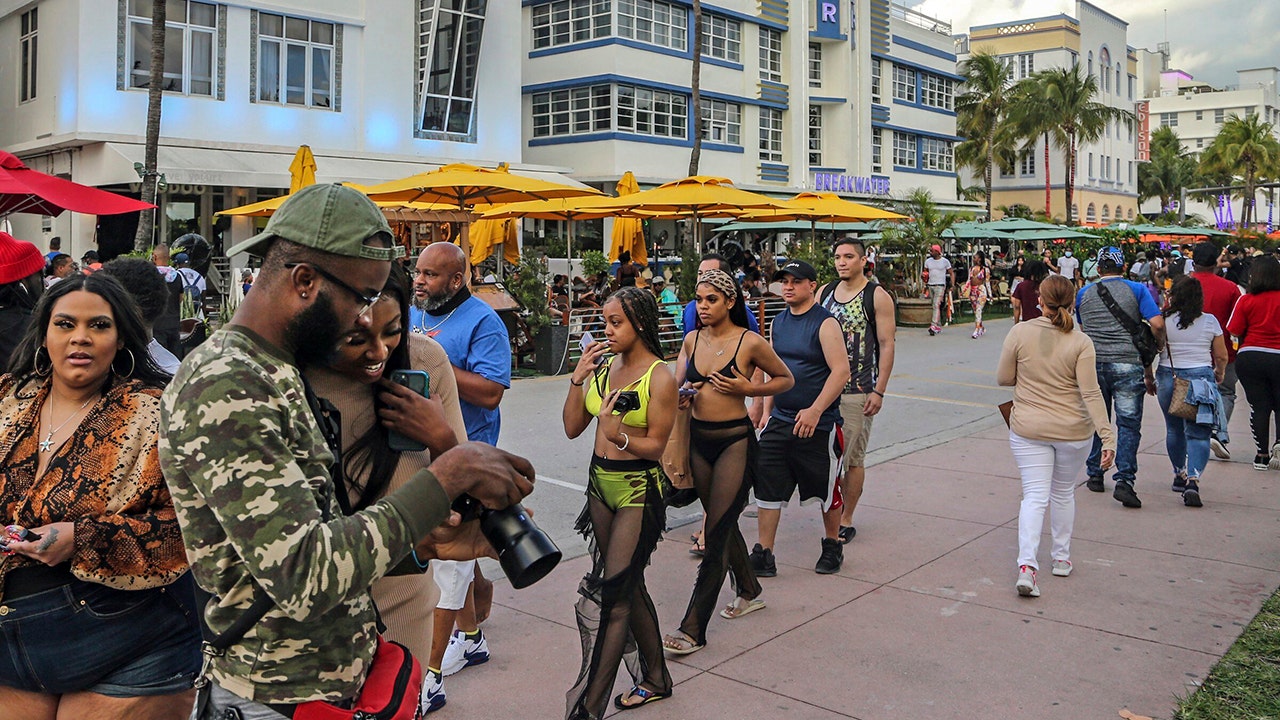 Gunshots ring out in Miami Beach, sending spring breakers fleeing