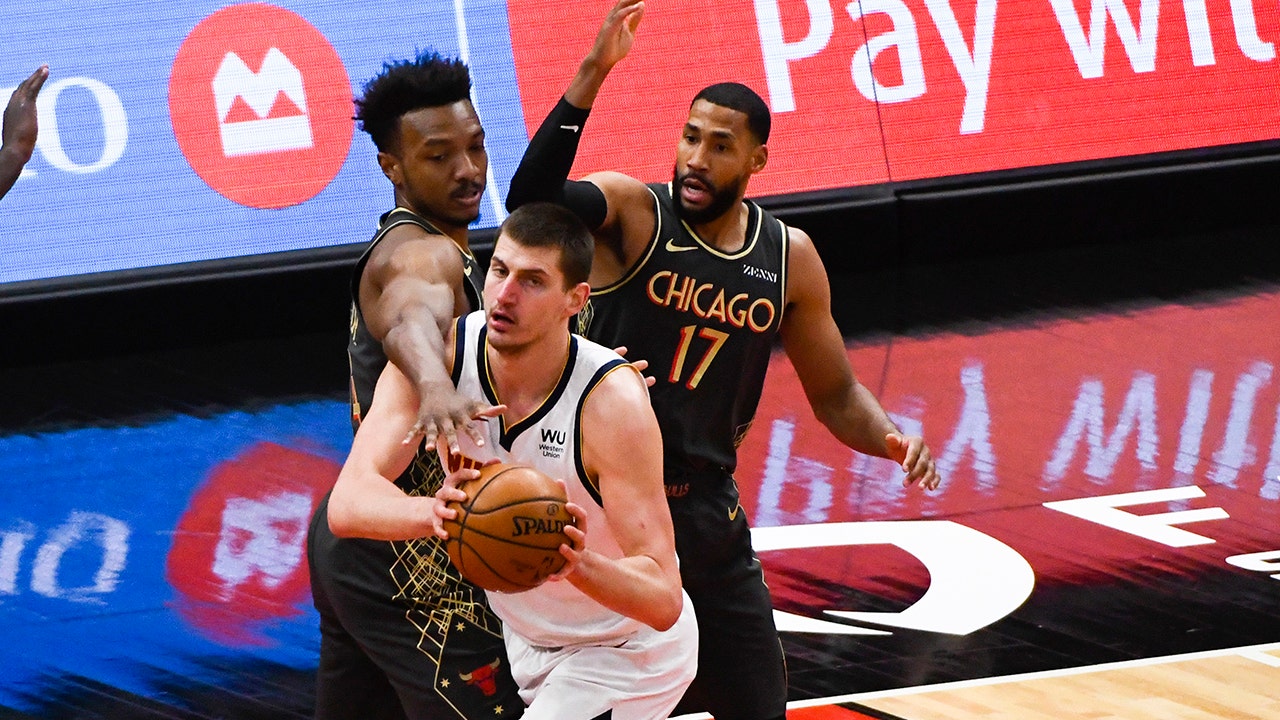 Jokic dominates with 39 points as Nuggets beat Bulls 118-112