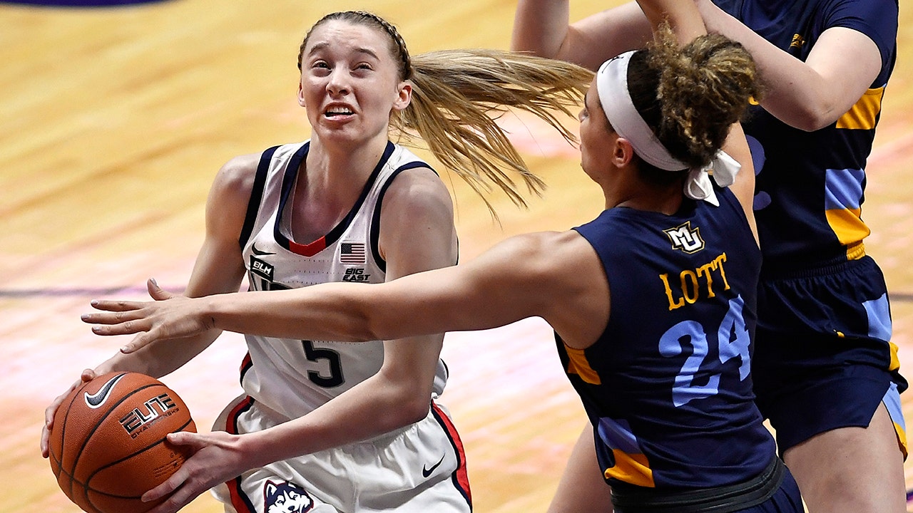 uconn star paige bueckers leaves memorable impression on huskies legends in freshman season fox news