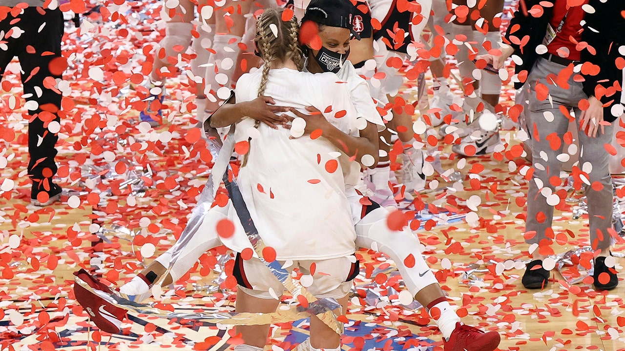 No. 4 Stanford routs No. 9 UCLA to win Pac 12 title