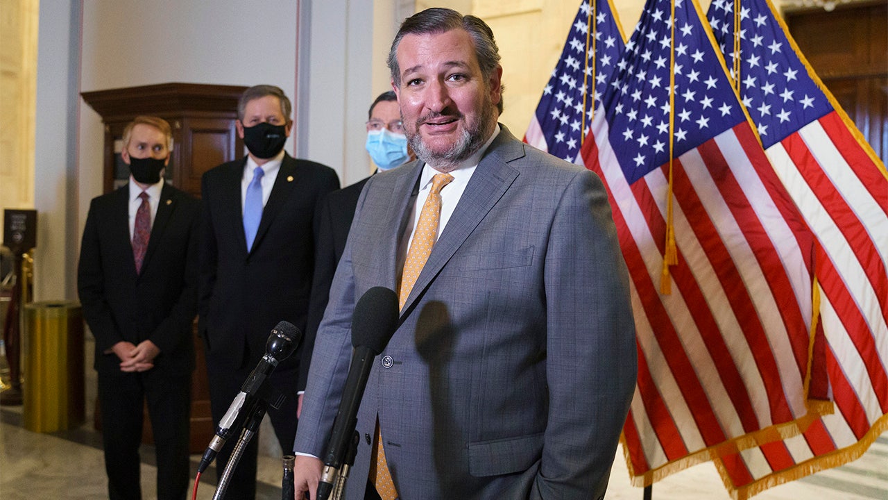 CNN condemns Ted Cruz for refusing to wear a mask on the presser despite being vaccinated