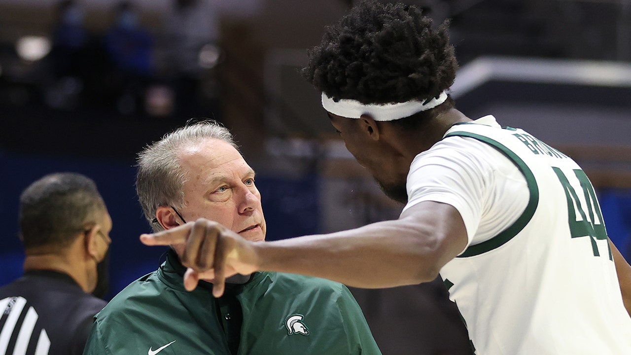Tom Izzo of Michigan State has been warmly exchanging with the player;  moment raises eyebrows, shrugs