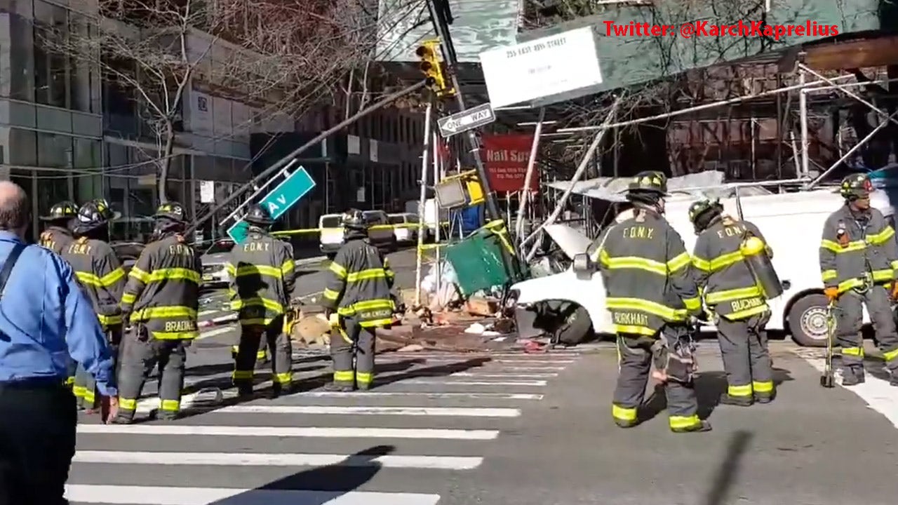 At least 7 injured in New York as the vehicle crosses the outdoor dining area