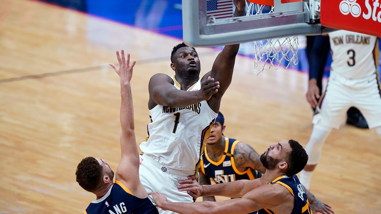 Williamson pushes Pelicans past NBA-leading Jazz, 129-124