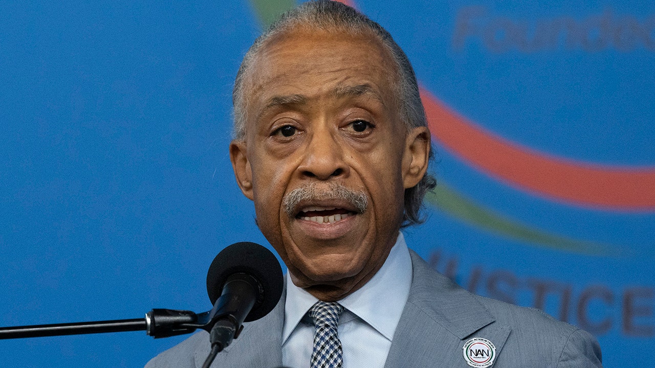 Al Sharpton interprets private jets before joining George Floyd’s family while the Chauvin trial ends