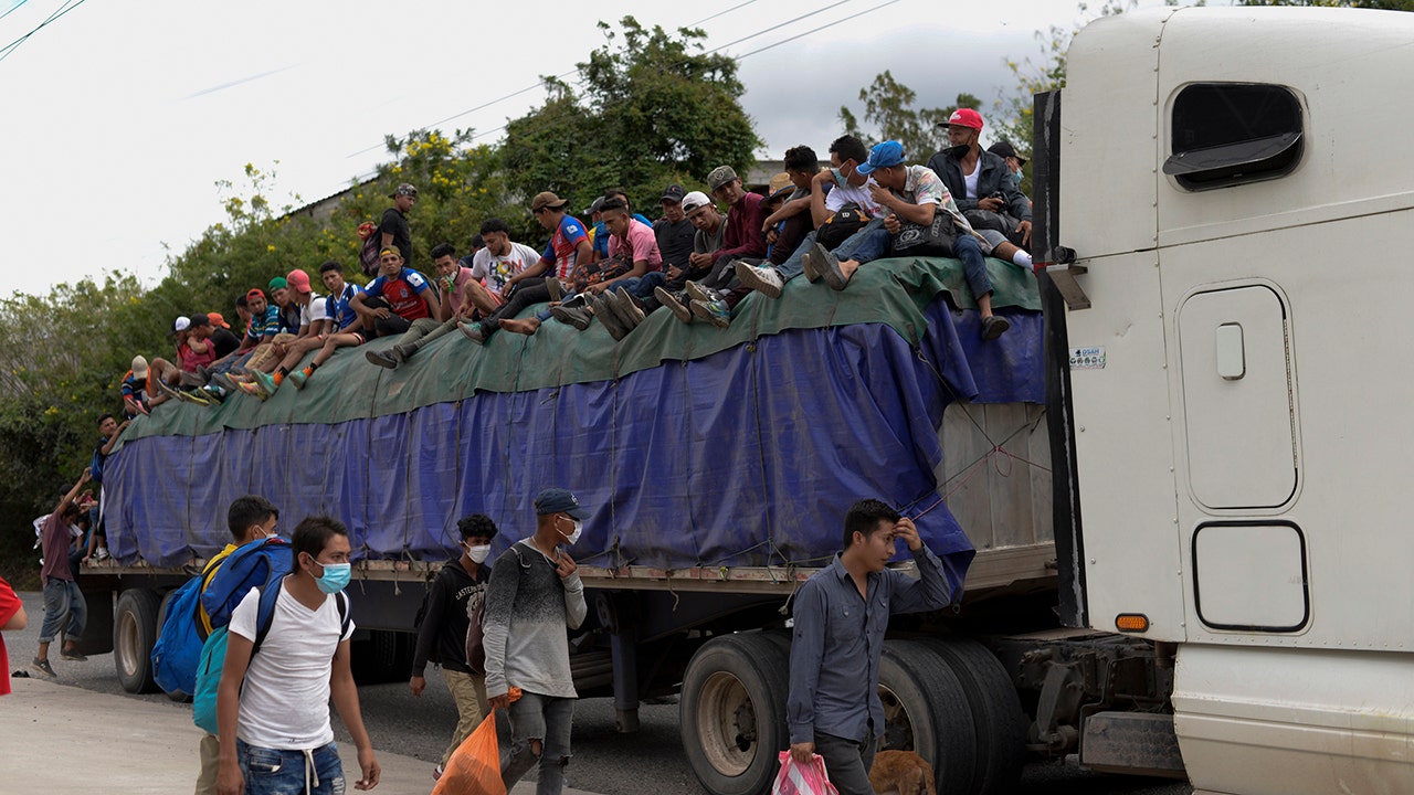 Signs of new caravans are on their way to the border while WH faces setbacks because they do not call it a ‘crisis’