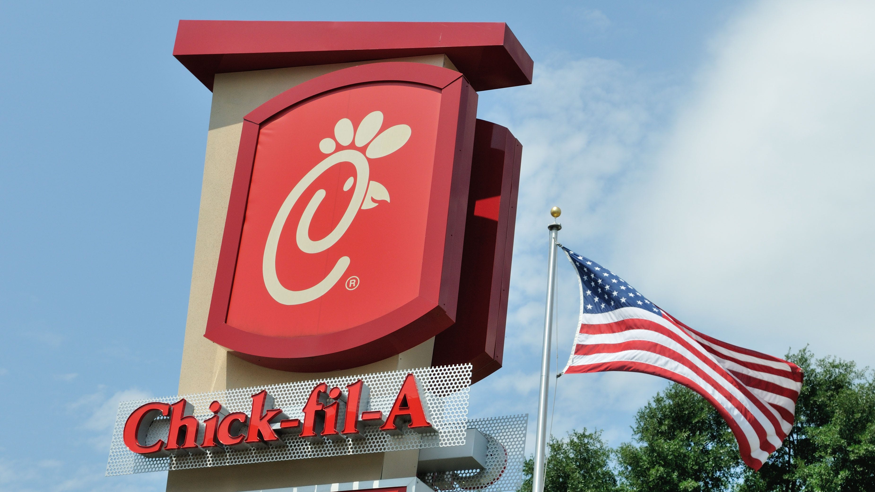 Armed bystander prevents Chick-fil-A thief from fleeing crime scene