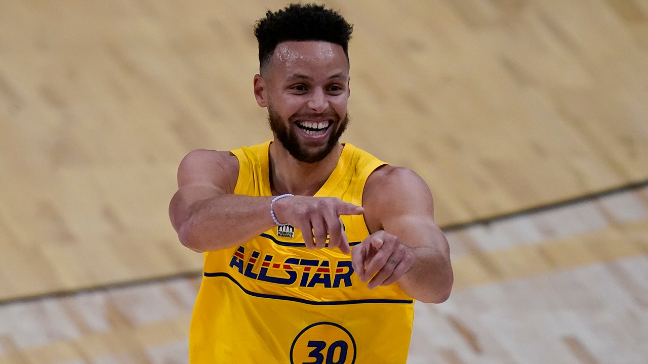 Steph Curry gives rare fiery speech to Warriors teammates during loss to Clippers