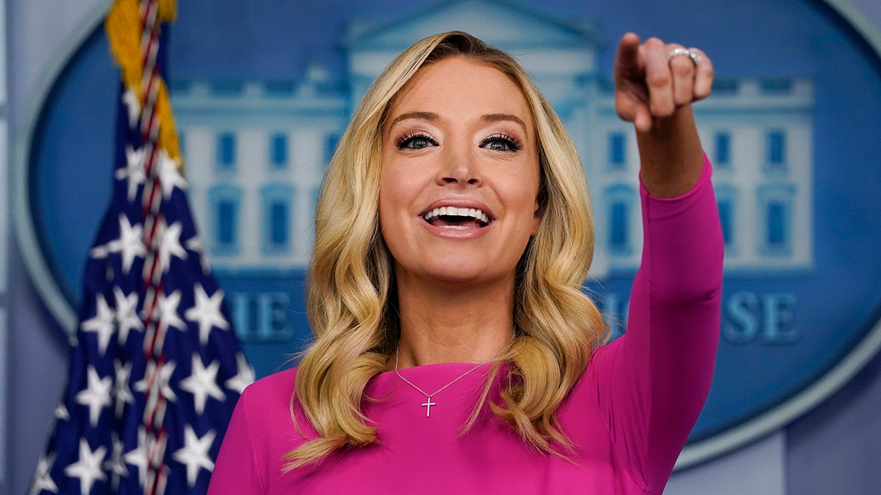 28 Kayleigh McEnany Hot Pictures Show Off Her Voluptuous Body - GEEKS ON  COFFEE