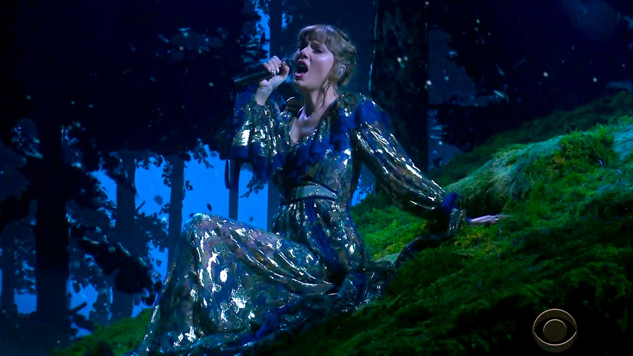 Taylor Swift transforms the Grammys into an enchanted forest