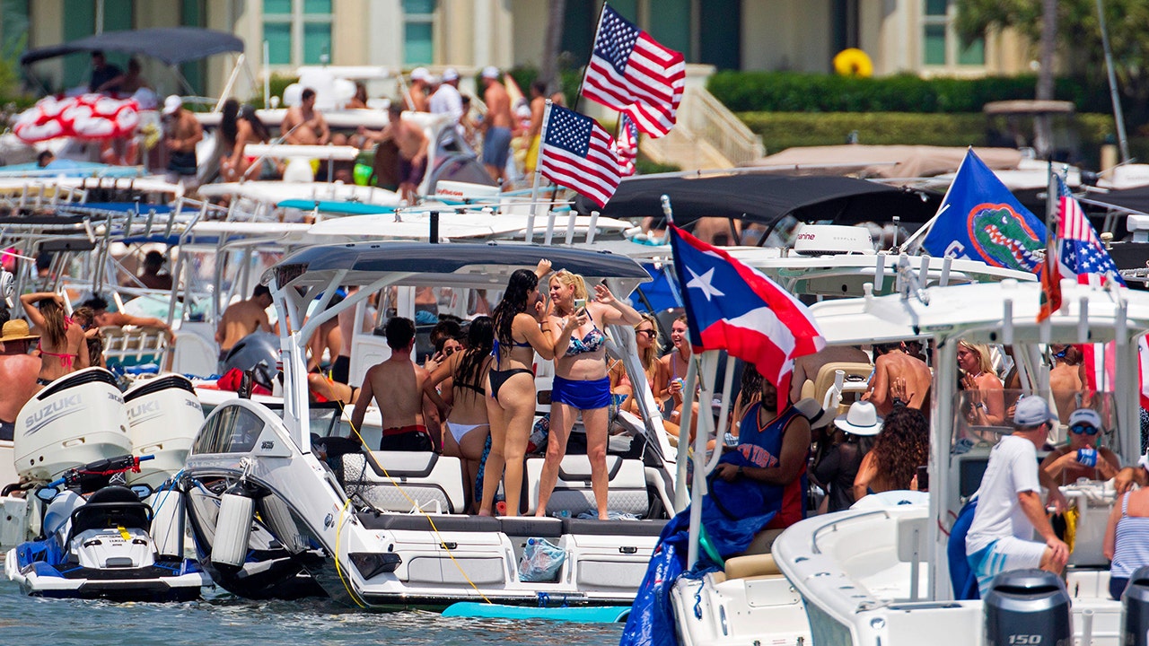 Florida annual boat party leads to a dozen drunken arrests