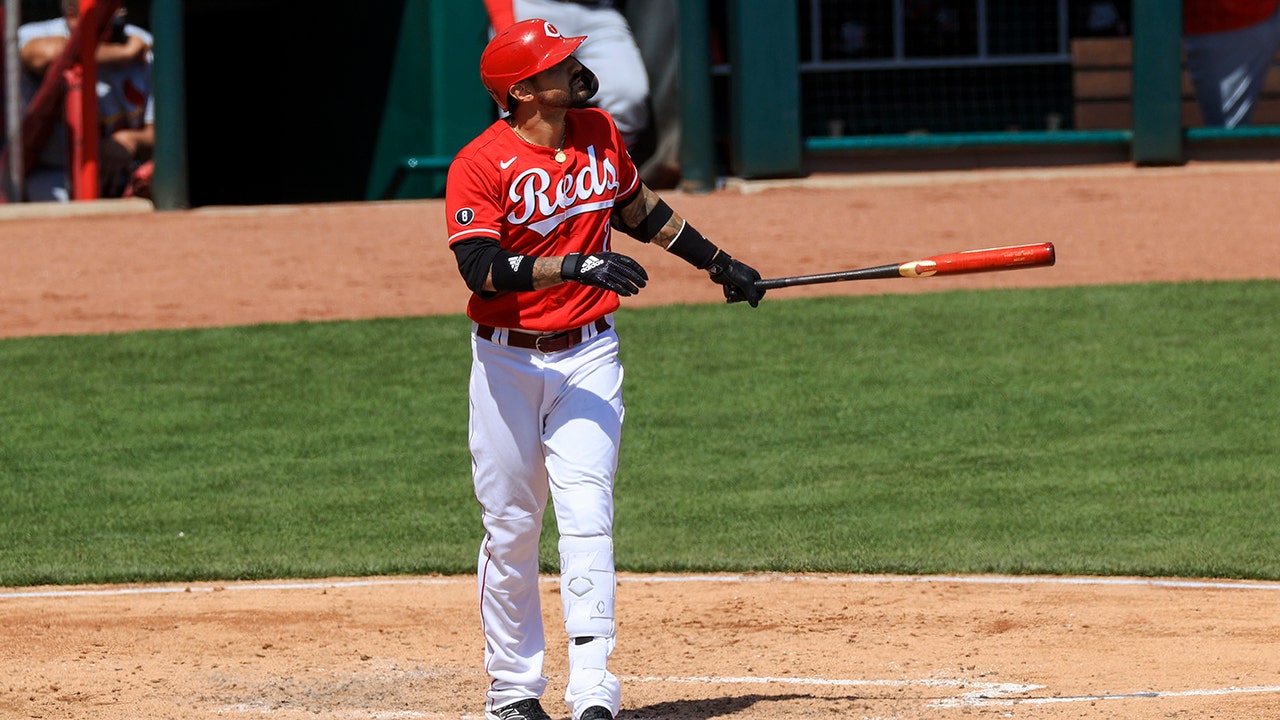 Cardinals, Reds clear benches after Nick Castellanos taunts