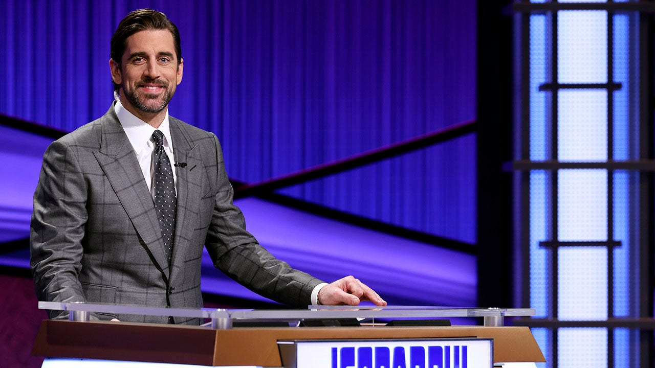 'Jeopardy!' guest host Aaron Rodgers' hilarious reaction to failed Green Bay Packers clue