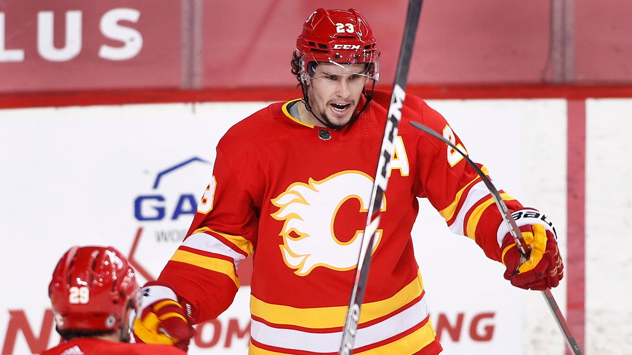 Markstrom blanks Oilers as Flames win 5-0