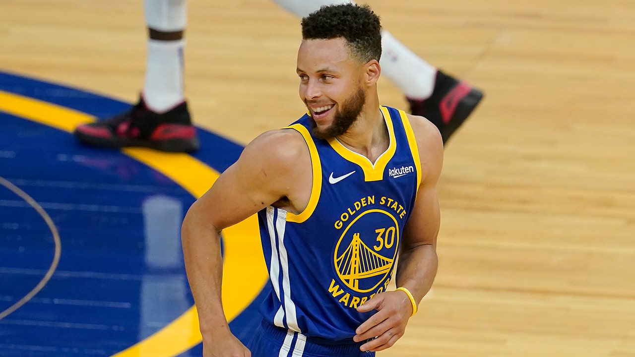 Golden State Warriors' Stephen Curry shatters the career three