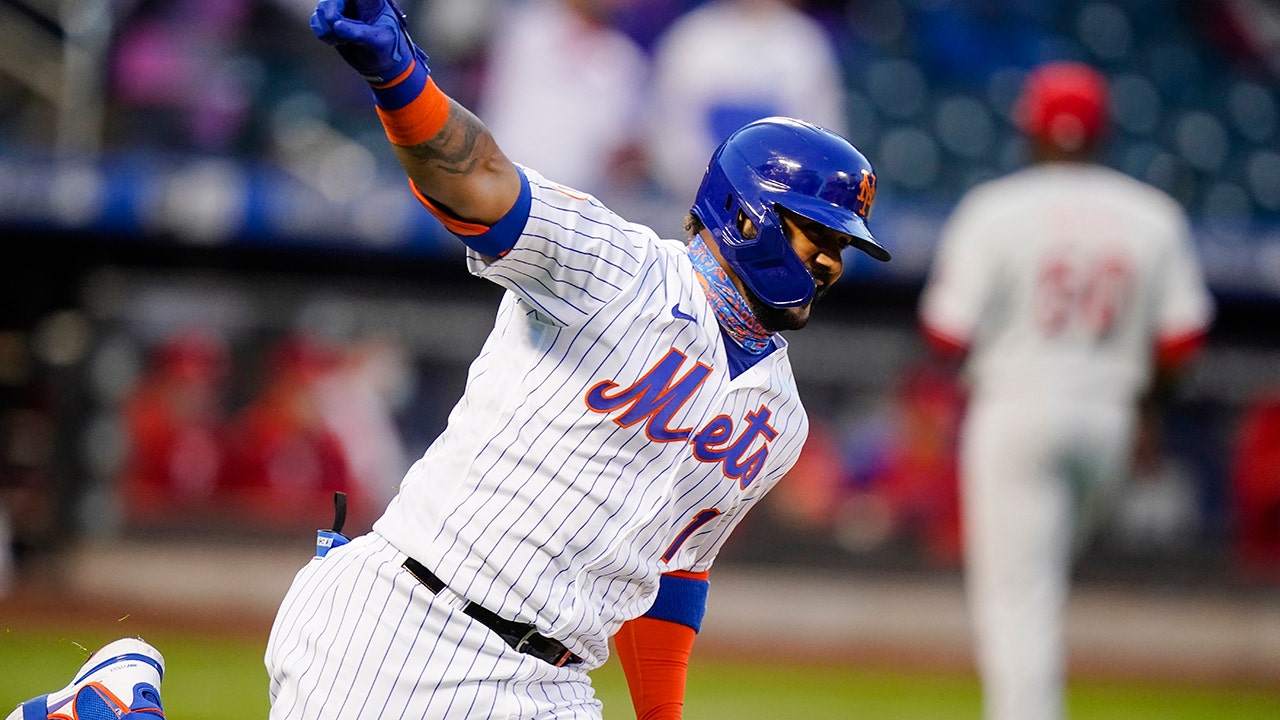 Dom Smith's 4 hits lead Mets over Phillies