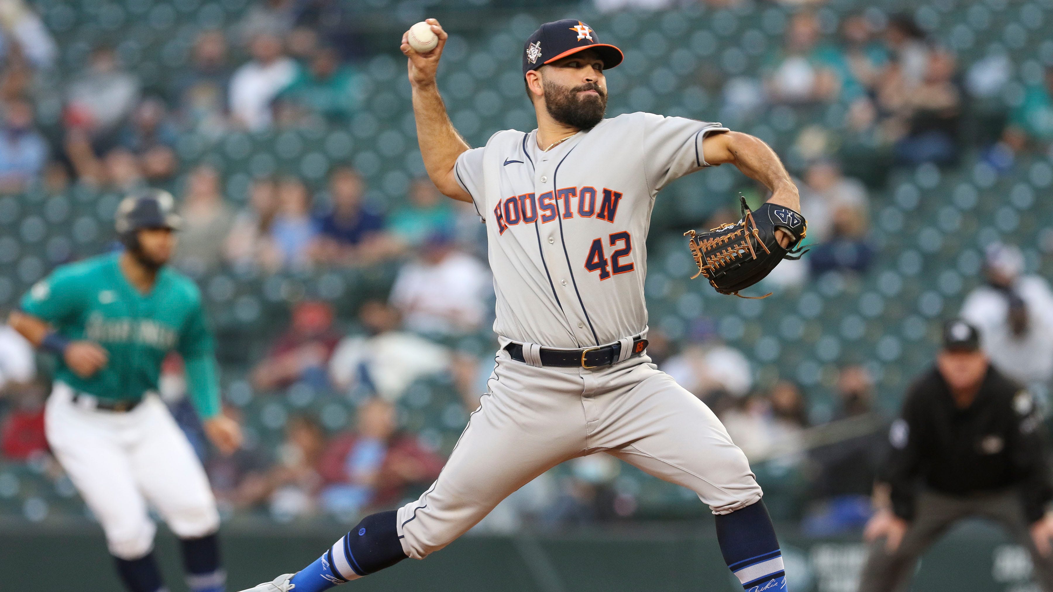 Astros RHP Ryne Stanek carted off with ankle injury