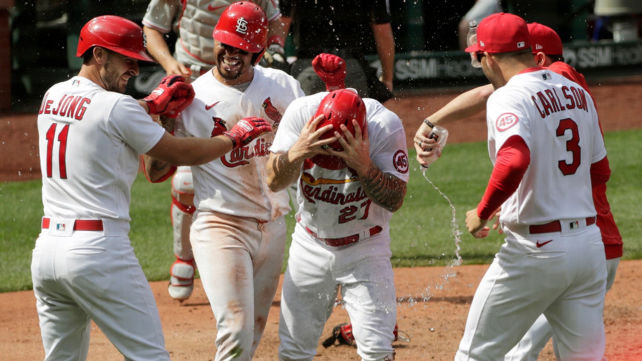 O'Neill makes sensational game-ending catch for Cardinals