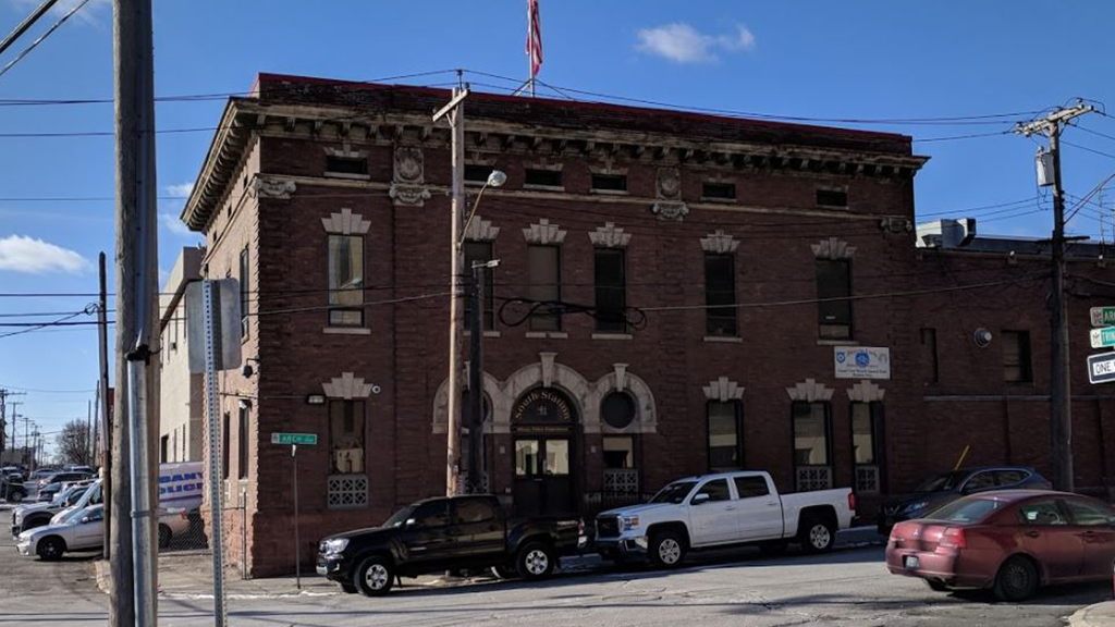 Albany police station attacked by anti-police rioters throwing bottles at officers