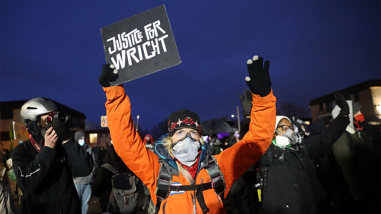 CNN crew chased away by Minnesota rioters after crew member hit in the head with water bottle