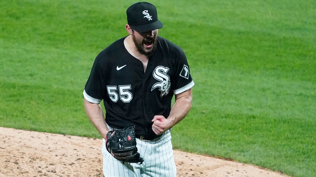 Chang hits Grandal with throw as White Sox beat Indians 4-3