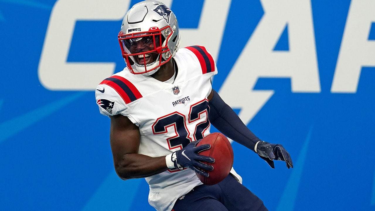 Patriots' Devin McCourty talks Tom Brady reunion as Bucs set to visit New  England next season