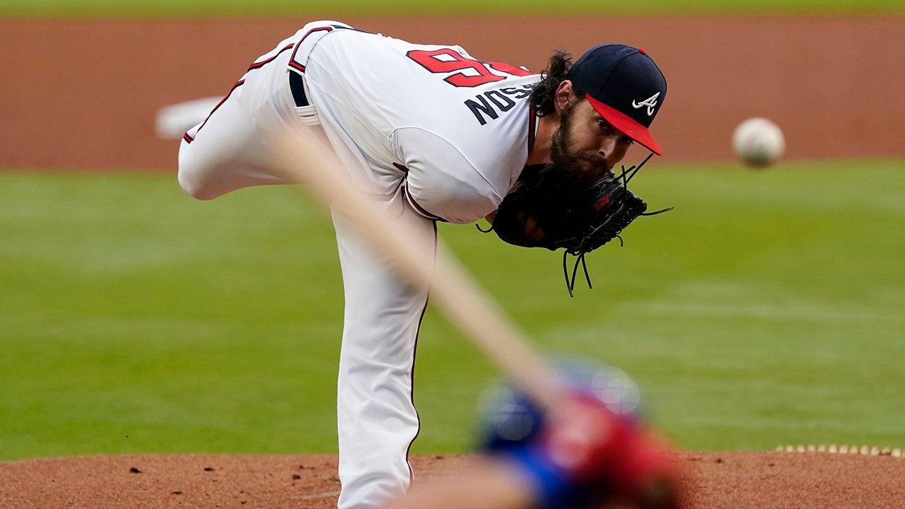 Acuna gets big hit as Braves score 3 in 8th, beat Cubs 4-1