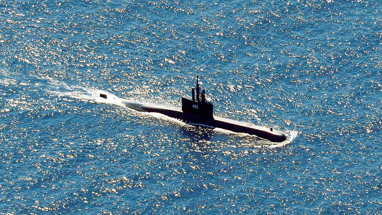 Indonesian submarine declared sunk, no hope of survivors